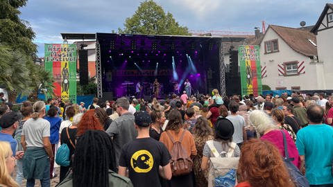 Salsa, Reggae, Afrobeats - Fans von Afrika- und Weltmusik haben Anfang August auf dem Emmendinger Schlossplatz gefeiert. 