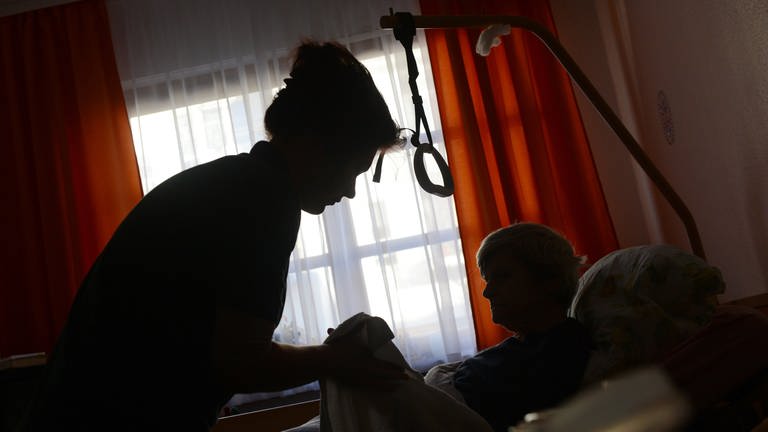 Kreis Bad Dürkheim: Pflegerin abgehauen, schwerbehinderte Frau drei Tage hilflos in ihrer Wohnung